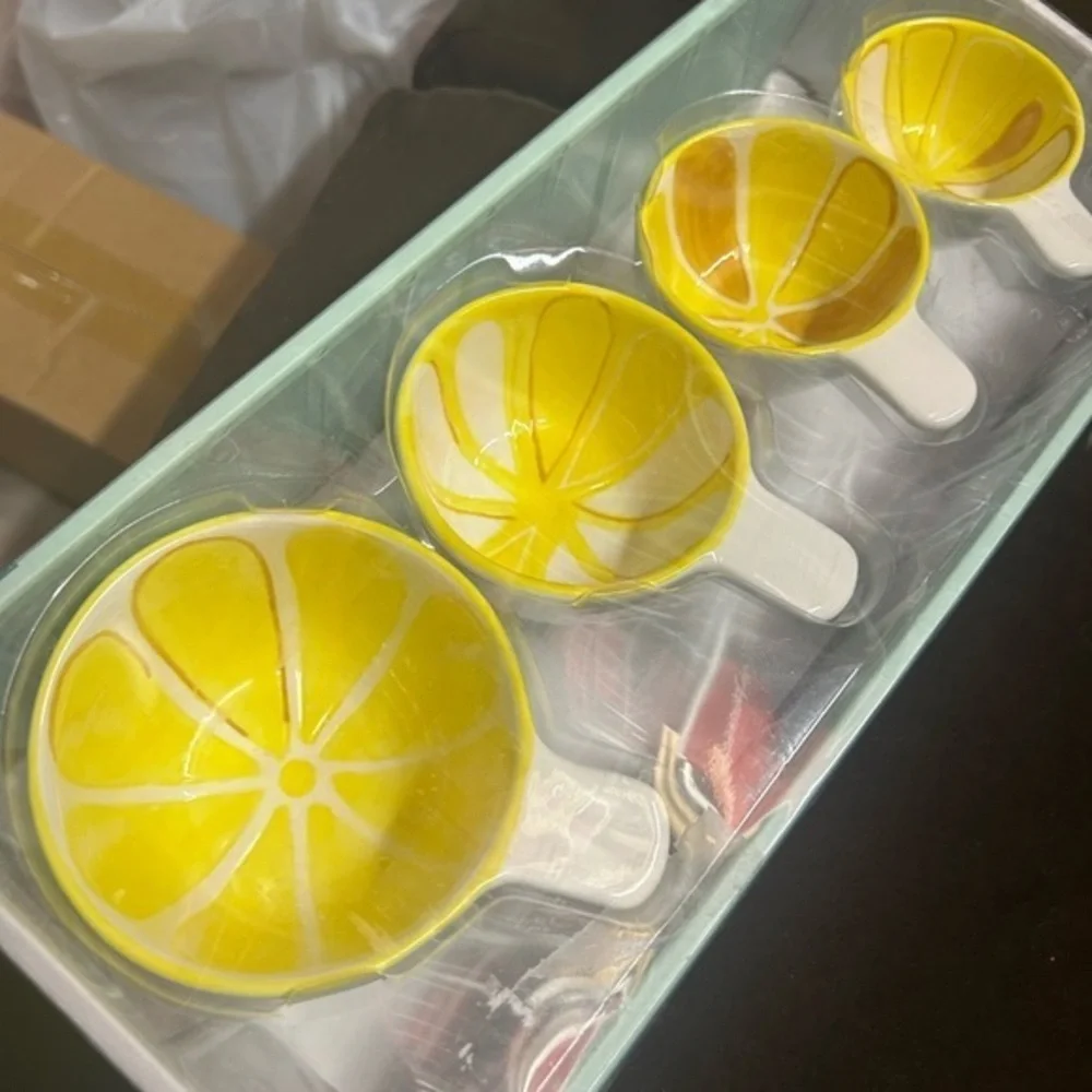 NWT Trina Turk Lemon Pattern Measuring Cups